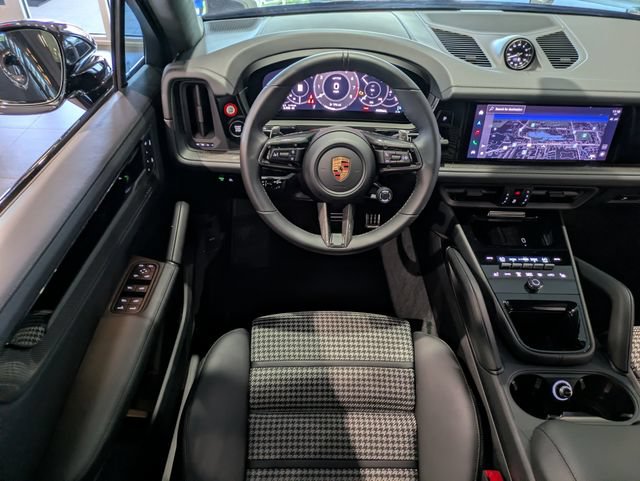 Used 2026 Porsche Cayenne GTS AWD/4WD image 16