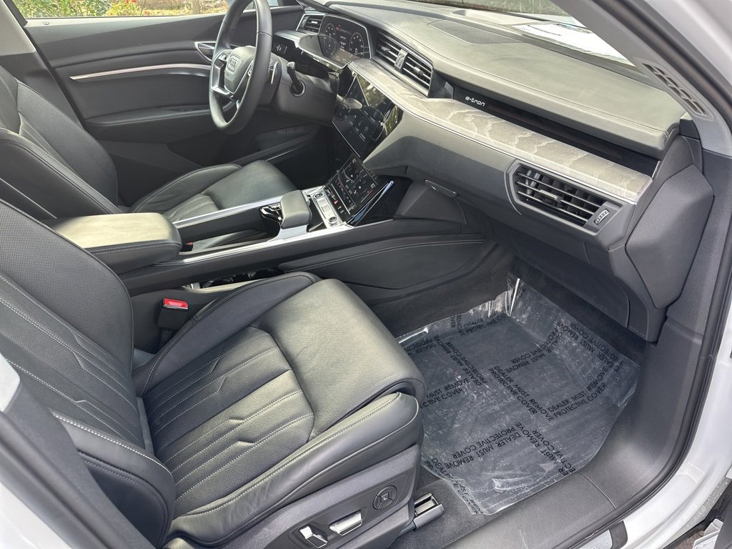 Used 2024 Audi Q8 e-tron Prestige image 15