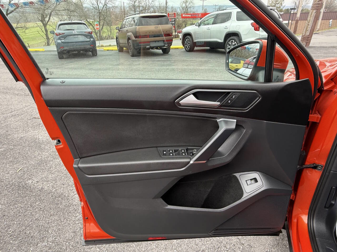 Used 2018 Volkswagen Tiguan SEL image 9