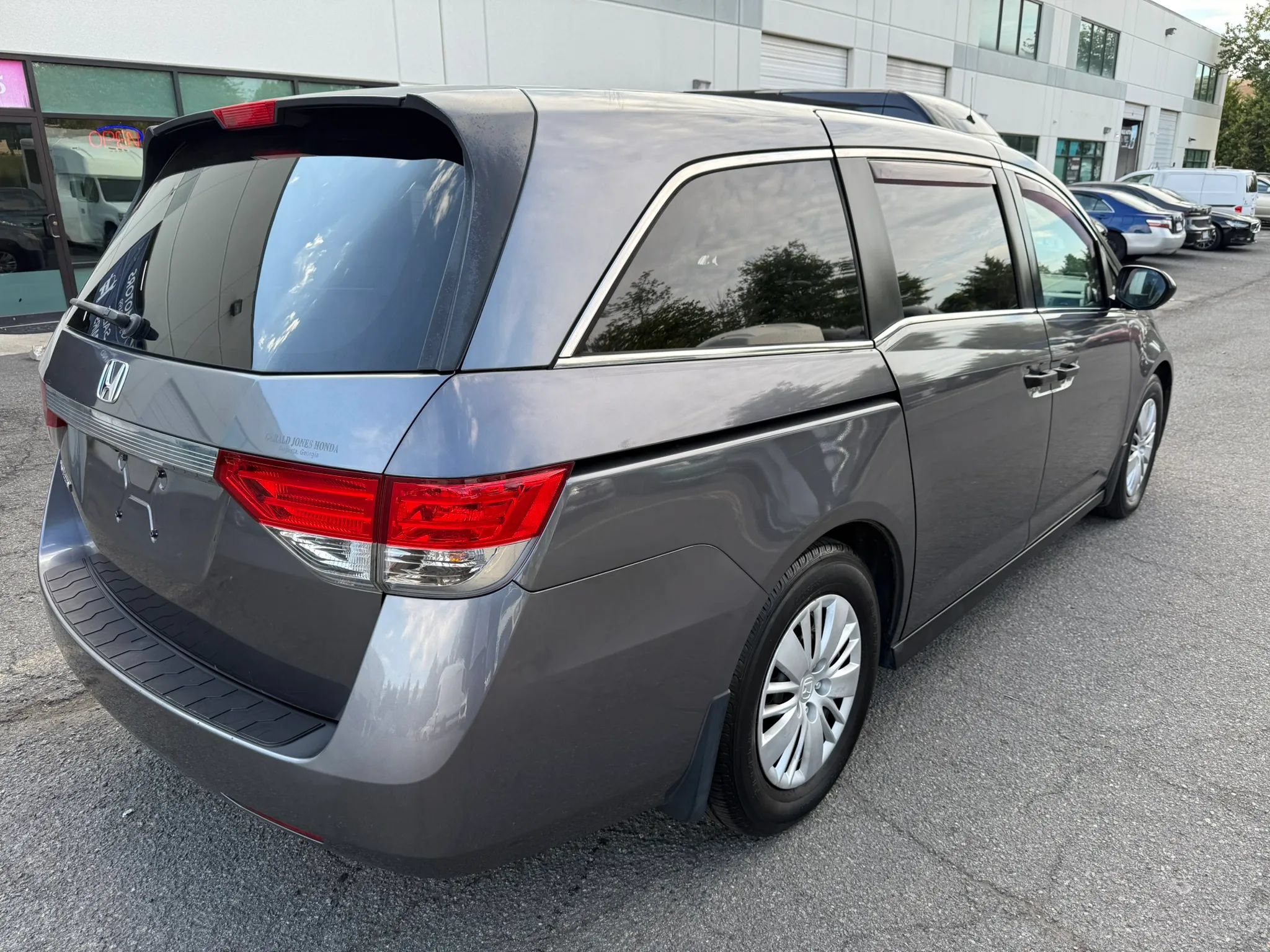 Used 2015 Honda Odyssey LX image 4