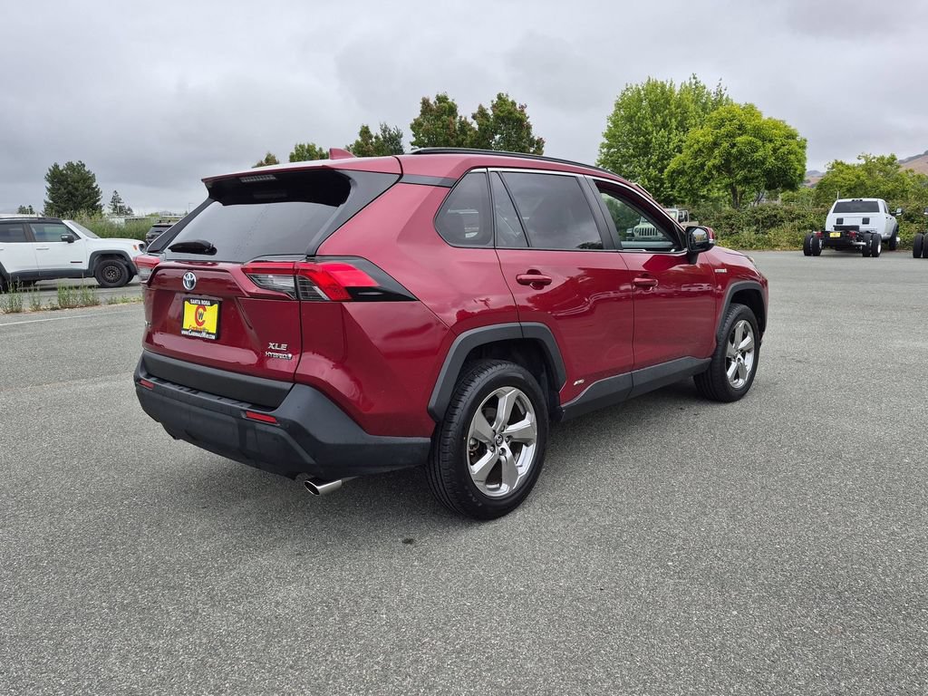 Used 2021 Toyota RAV4 XLE Premium AWD/4WD image 3