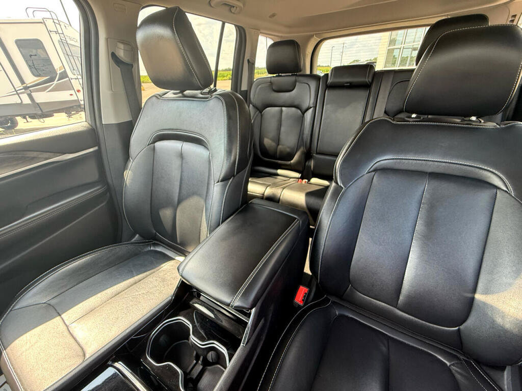 Used 2023 Jeep Grand Cherokee Limited AWD/4WD image 32