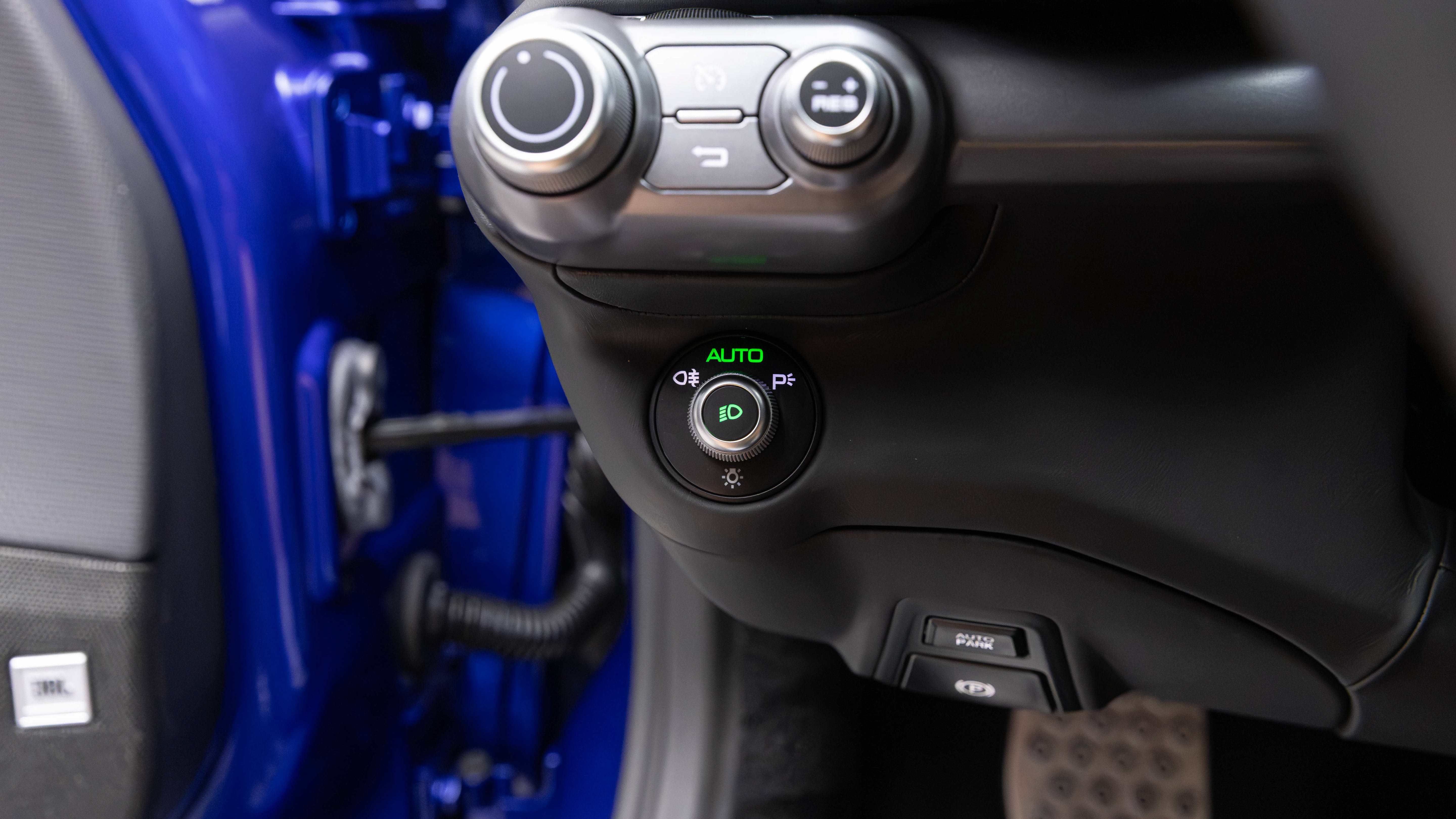 Used 2020 Ferrari 812 Superfast RWD image 30
