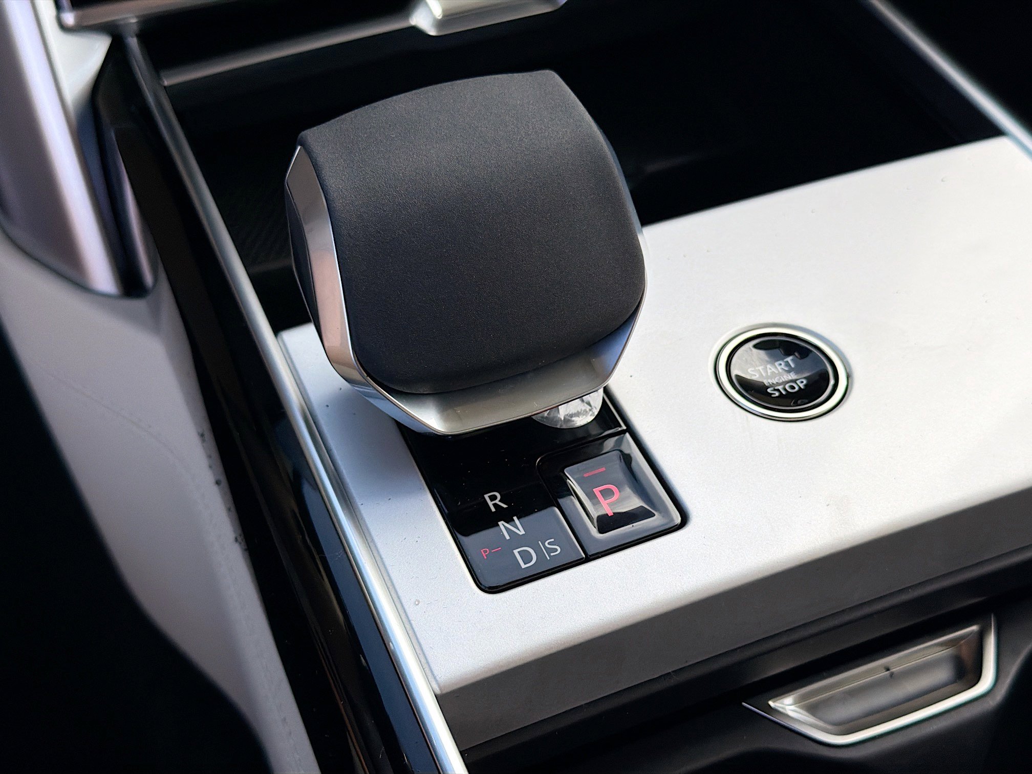 New 2026 Land Rover Range Rover Long Wheelbase Autobiography image 30