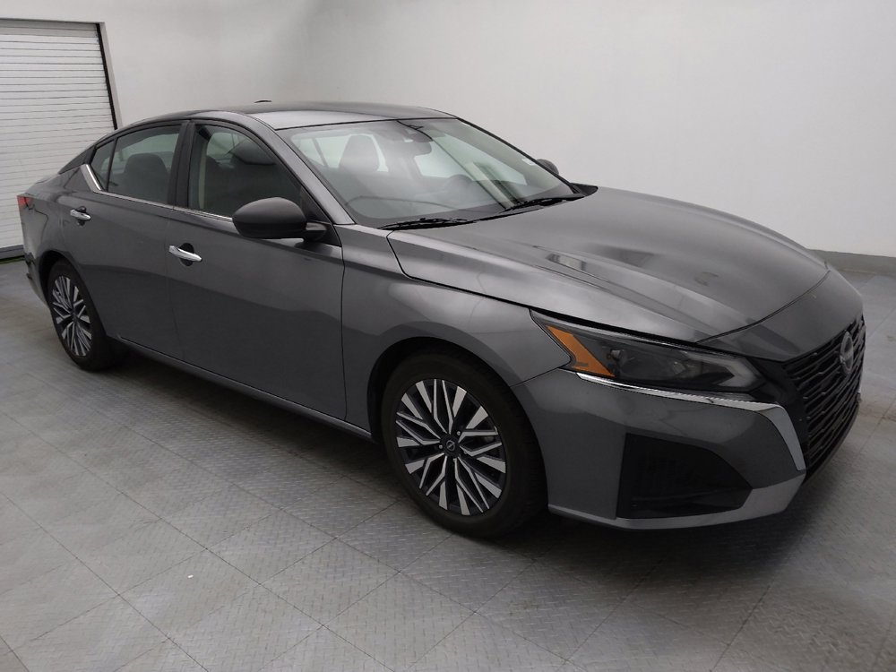 Used 2024 Nissan Altima 2.5 SV image 11