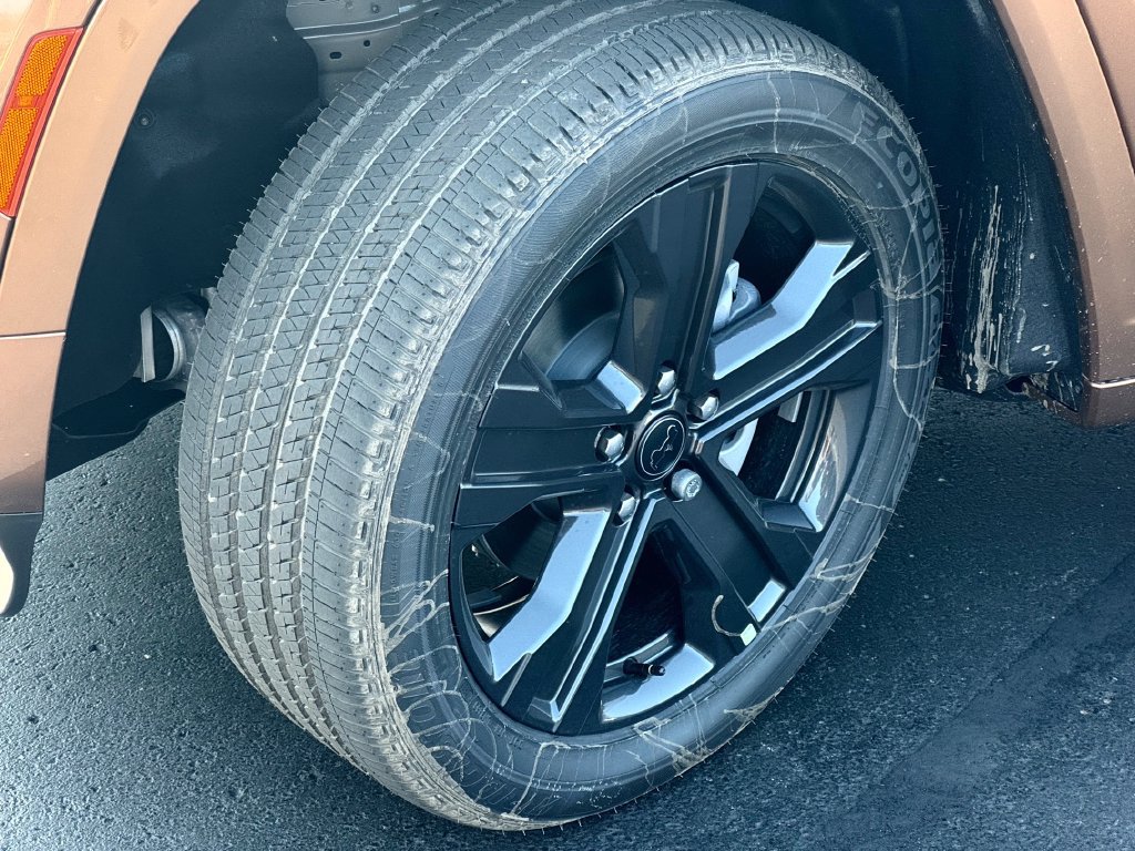 New 2027 Jeep Grand Cherokee Limited AWD/4WD image 9