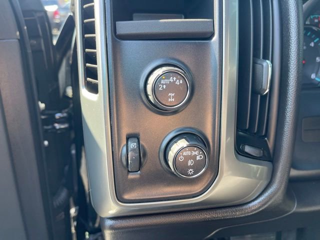 Used 2018 Chevrolet Silverado 1500 LT w/ Midnight Edition AWD/4WD image 17