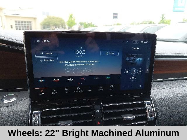 Used 2024 Lincoln Navigator Premiere AWD/4WD image 16