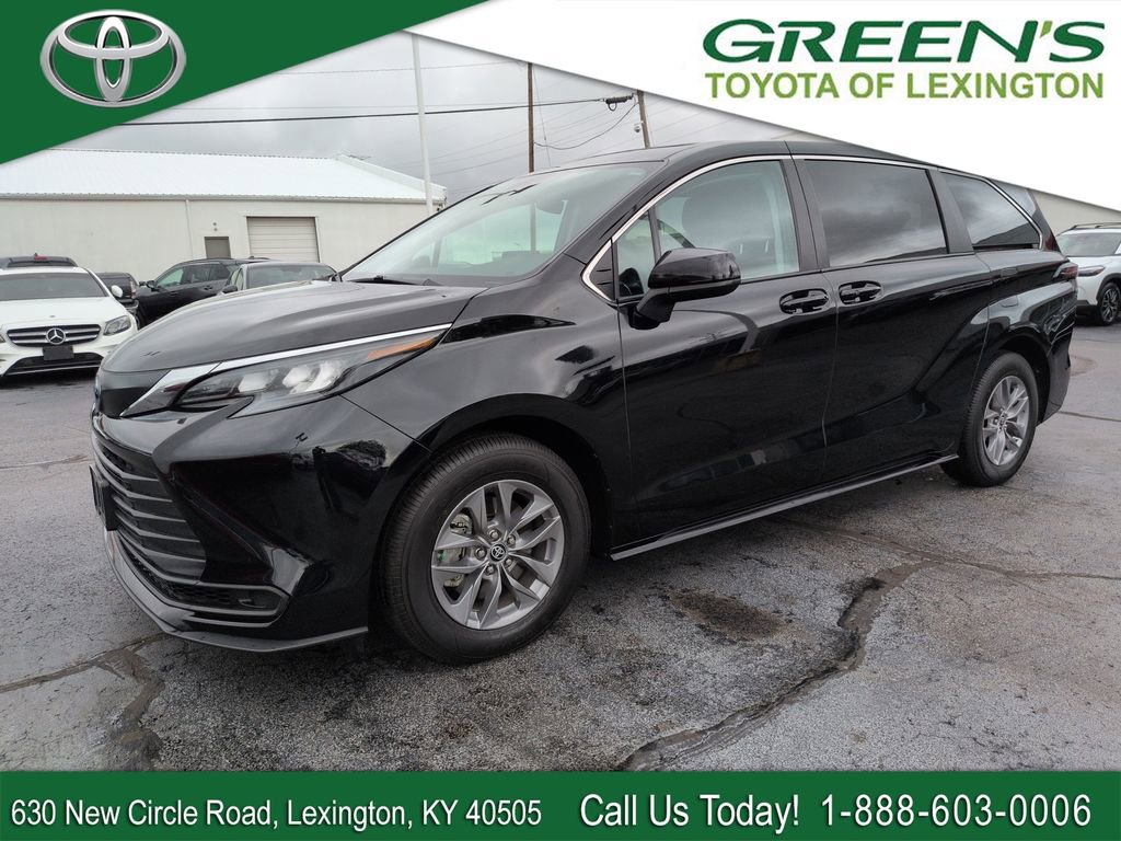 Used 2024 Toyota Sienna LE FWD image 1