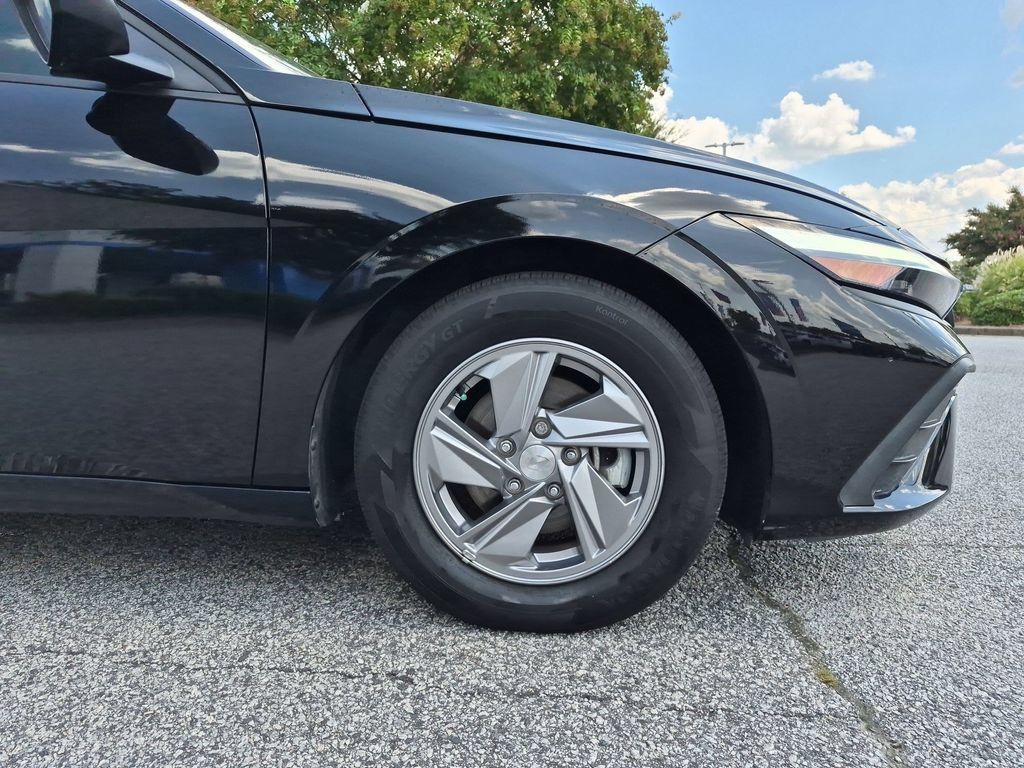 Used 2025 Hyundai Elantra SE FWD image 10