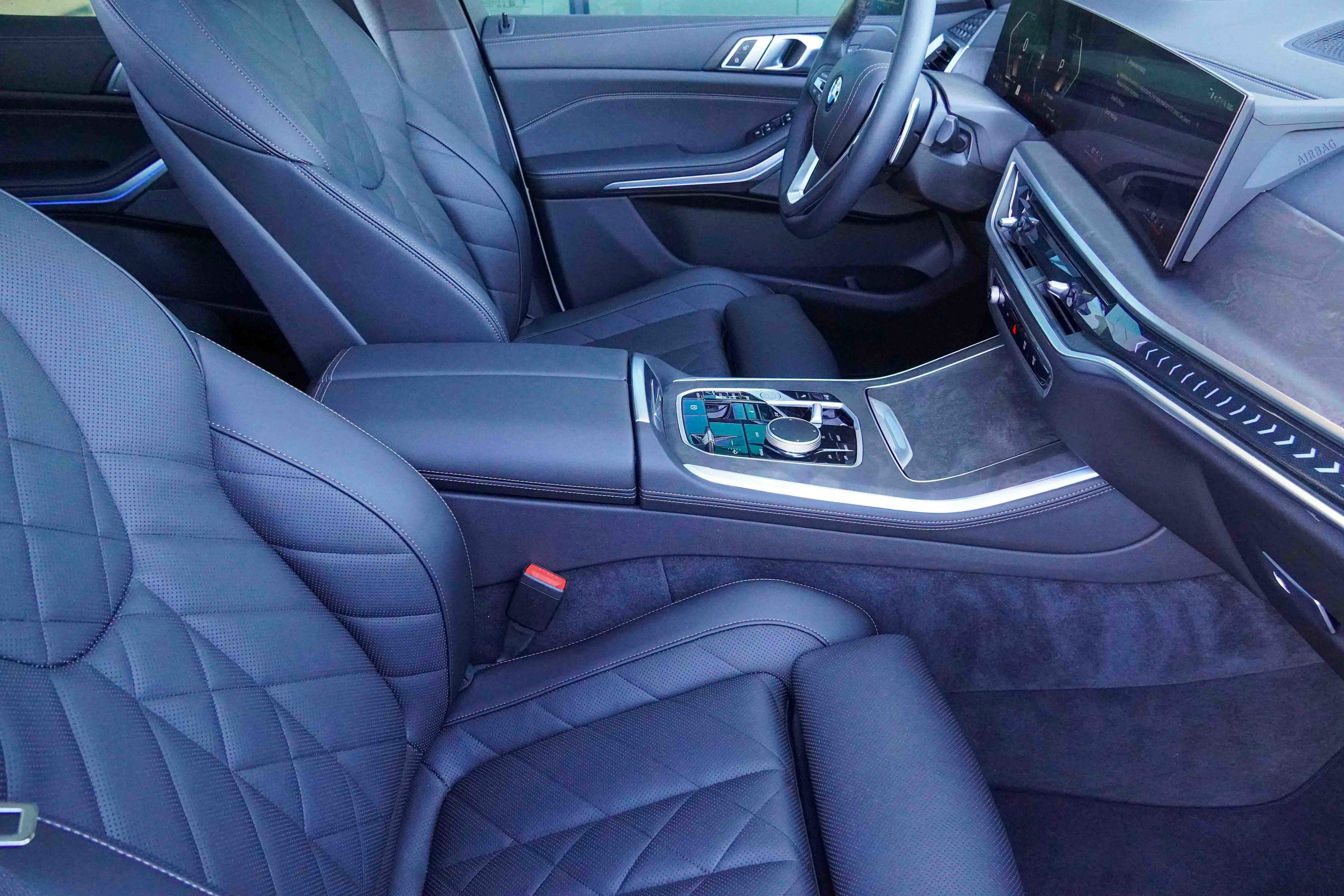 Used 2025 BMW X5 sDrive40i w/ Premium Package image 12