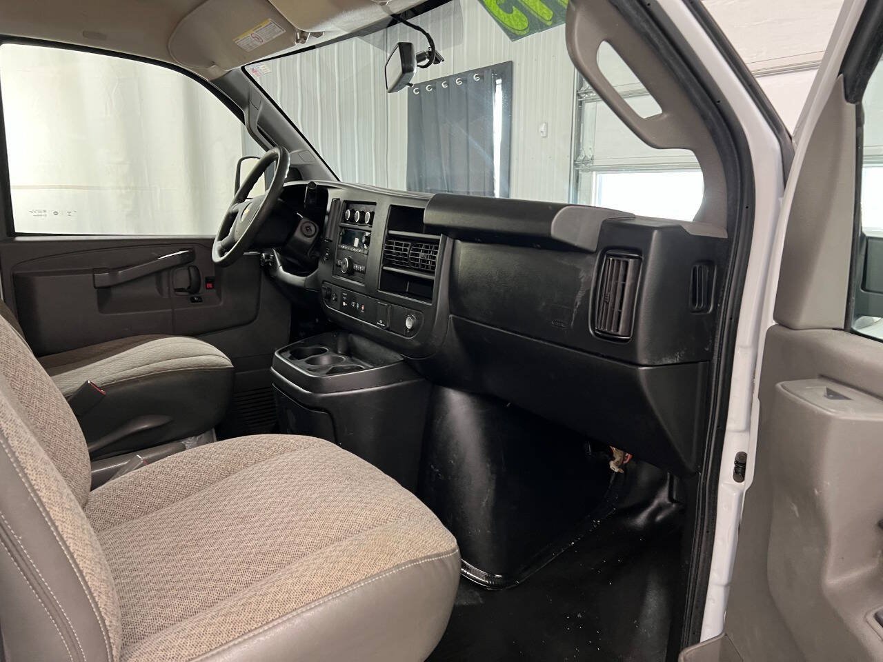 Used 2018 Chevrolet Express 3500 w/ Power Convenience Package RWD image 9