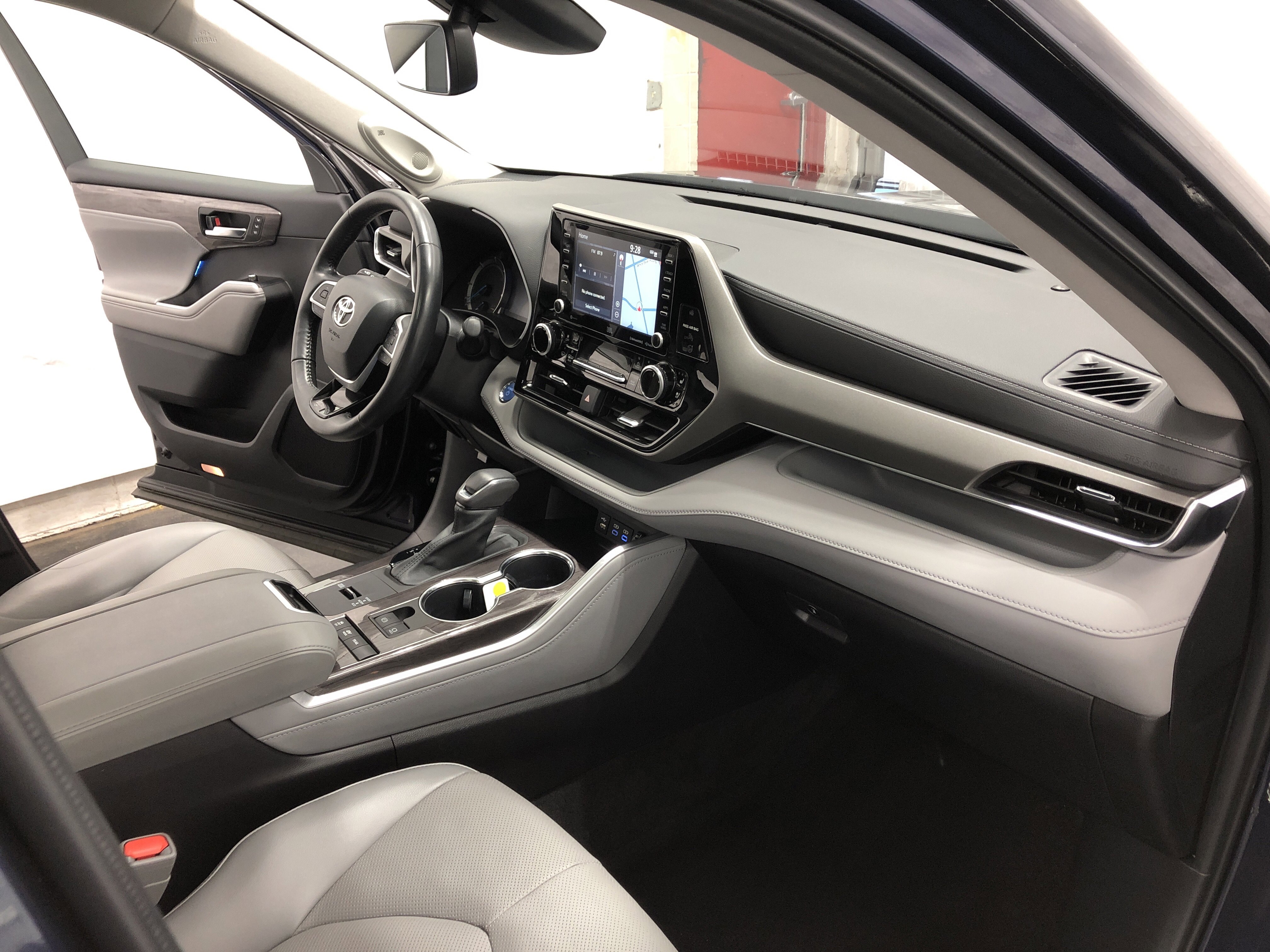 Used 2022 Toyota Highlander Limited image 14