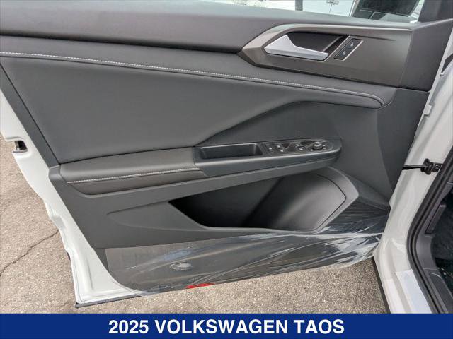 New 2025 Volkswagen Taos SE image 10