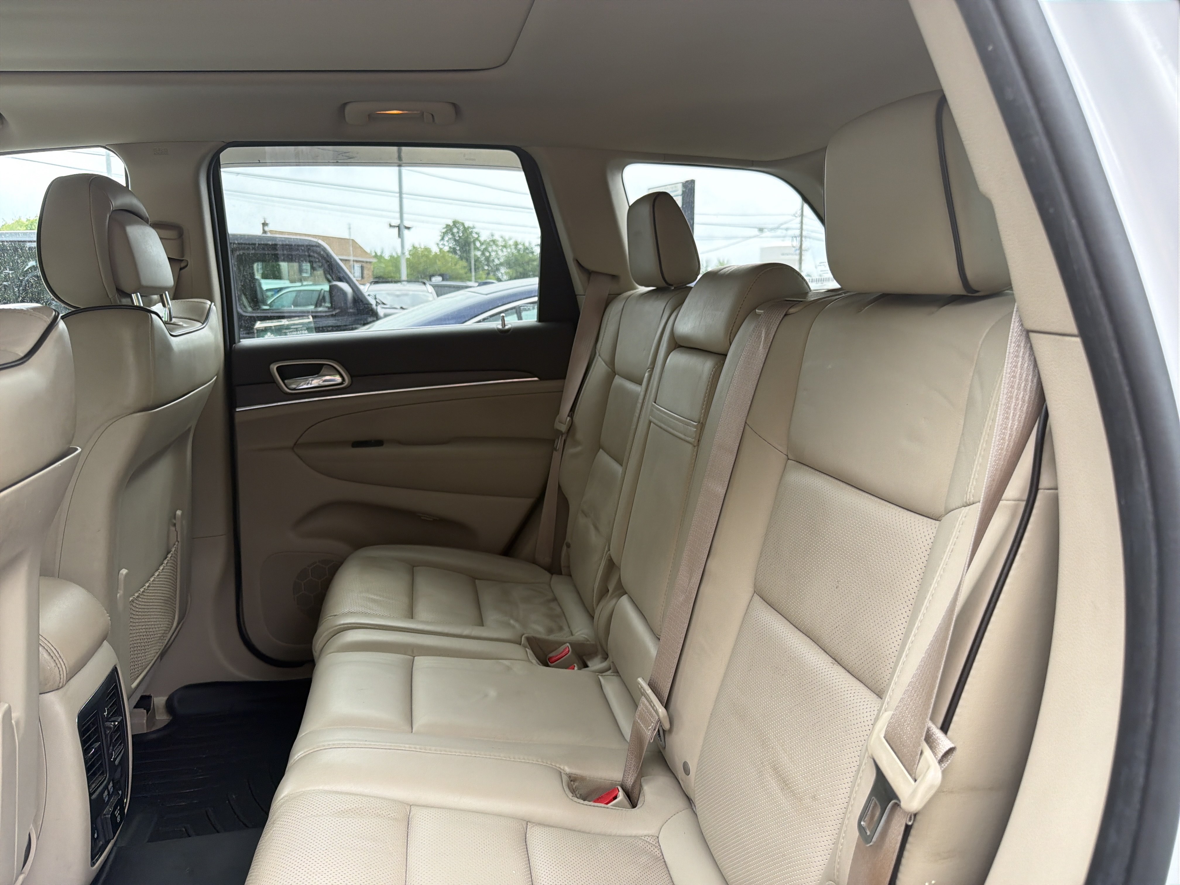 Used 2015 Jeep Grand Cherokee Overland w/ Advanced Technology Group AWD/4WD image 48