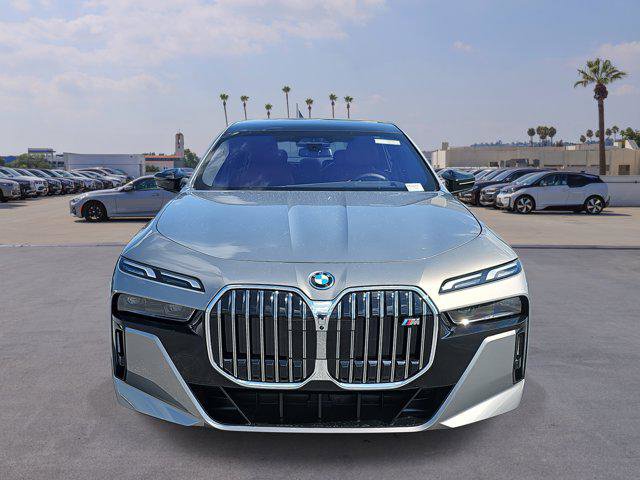 New 2025 BMW i7 M70 image 2