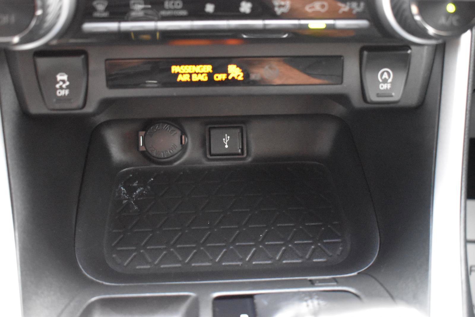 Used 2020 Toyota RAV4 XLE Premium FWD image 41
