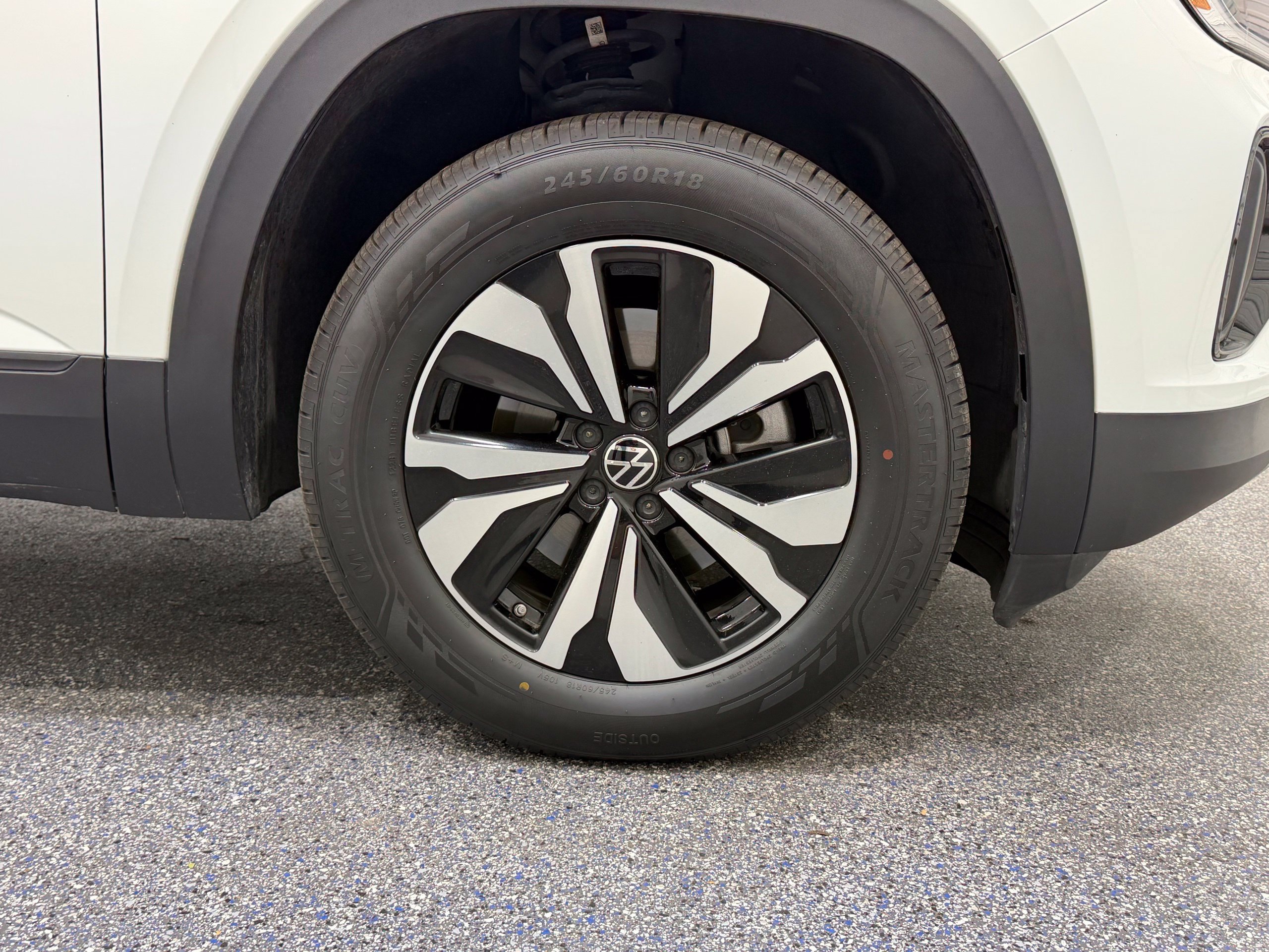 Certified 2024 Volkswagen Atlas Cross Sport SE FWD image 14