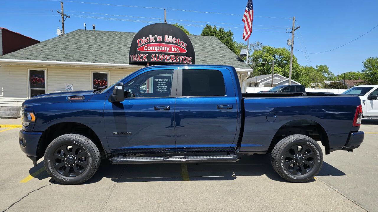 Used 2024 RAM 2500 Big Horn w/ Night Edition AWD/4WD image 3
