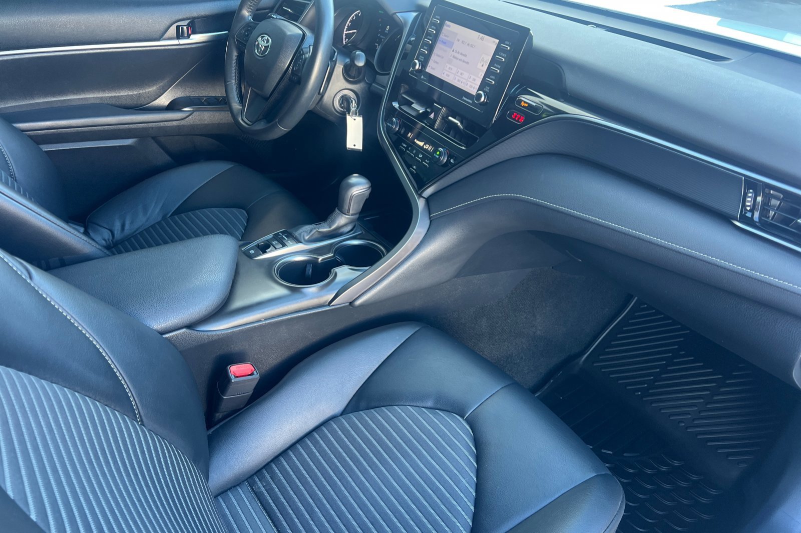 Used 2023 Toyota Camry SE image 12