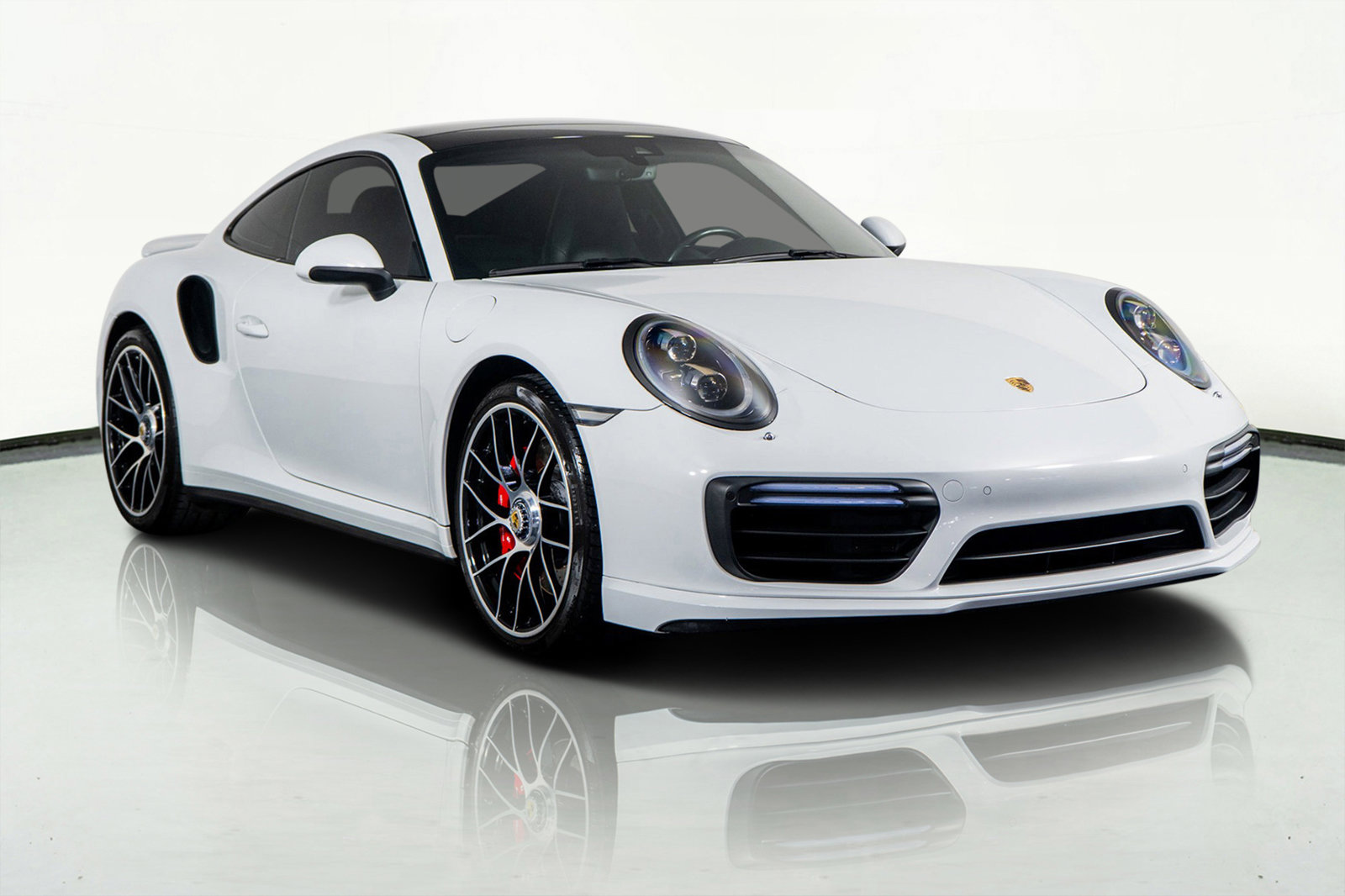Used 2017 Porsche 911 Turbo image 4