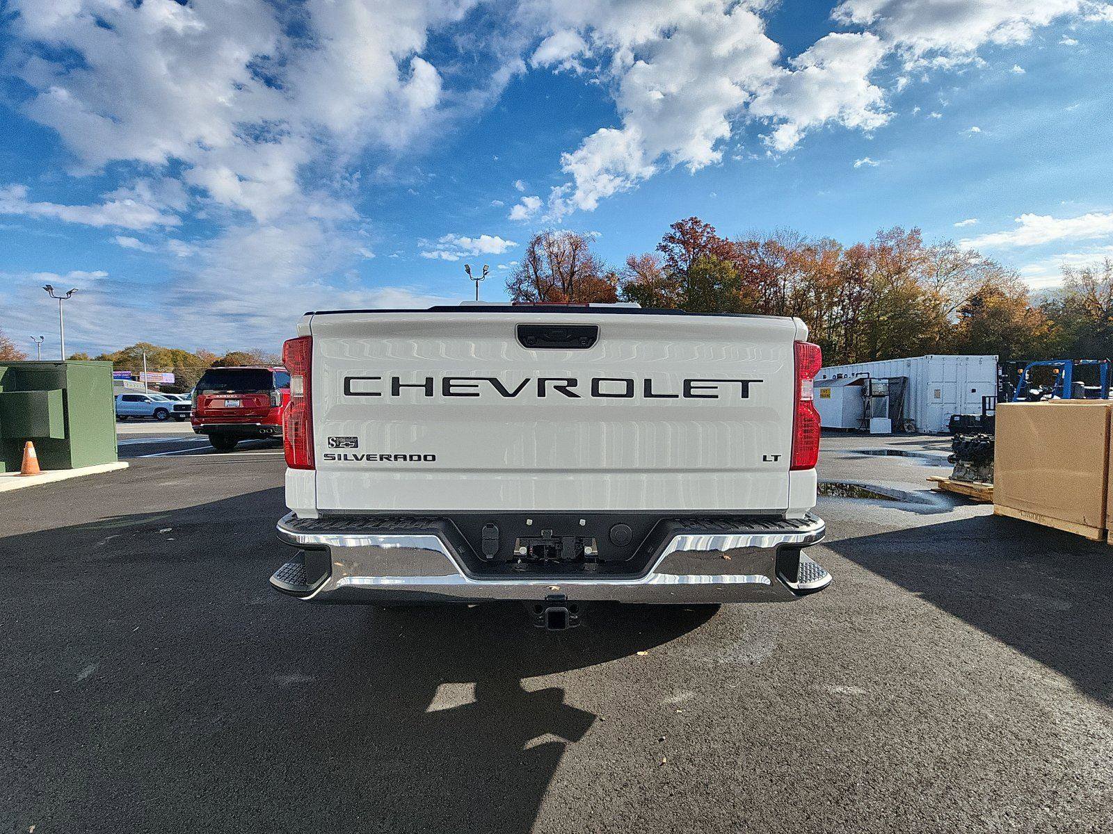 New 2026 Chevrolet Silverado 1500 LT w/ LPO, Dark Essentials Package AWD/4WD image 4