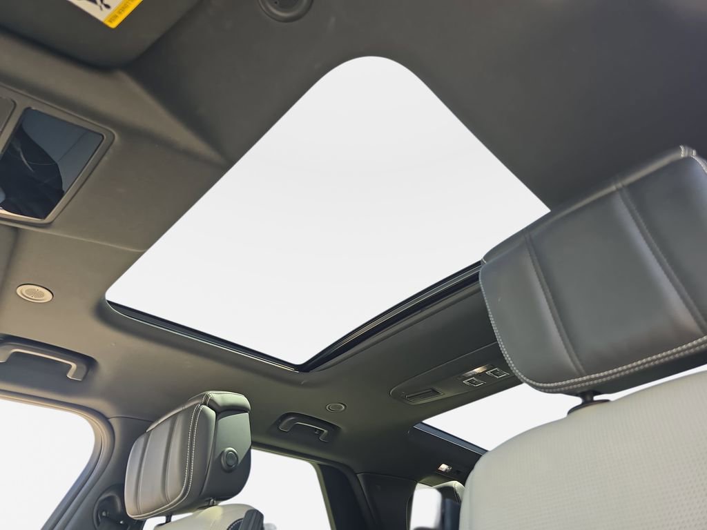 Certified 2023 Land Rover Discovery HSE R-Dynamic image 32