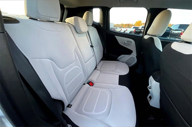 Used 2019 Jeep Renegade Latitude w/ Popular Equipment Group image 28