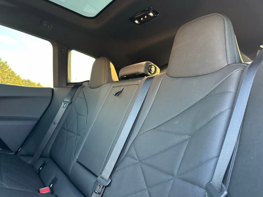 Used 2025 BMW iX xDrive50 w/ Premium Package image 19