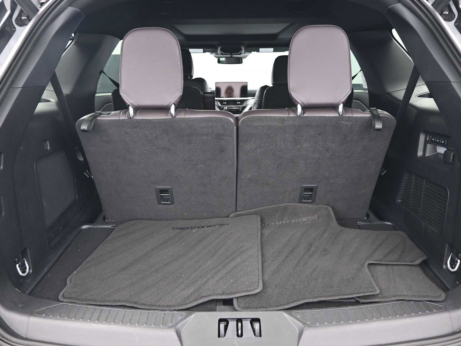 Used 2025 Ford Explorer Platinum image 17