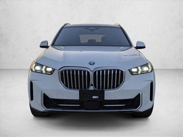 Used 2025 BMW X5 xDrive50e image 2