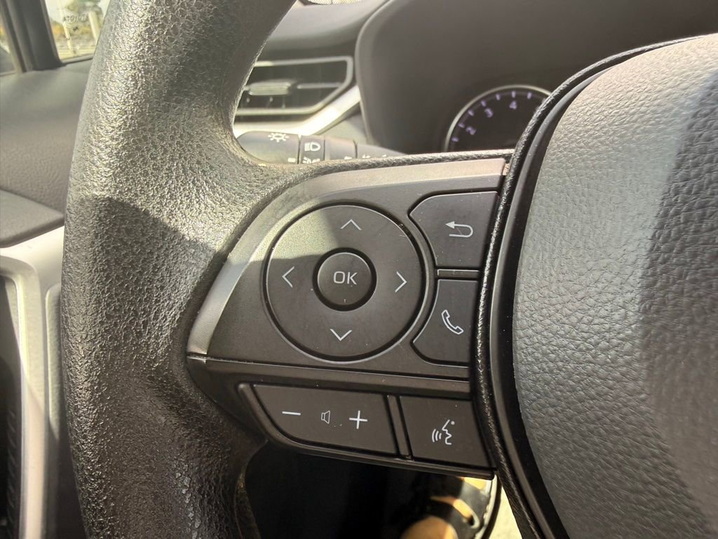 Used 2021 Toyota RAV4 XLE image 11