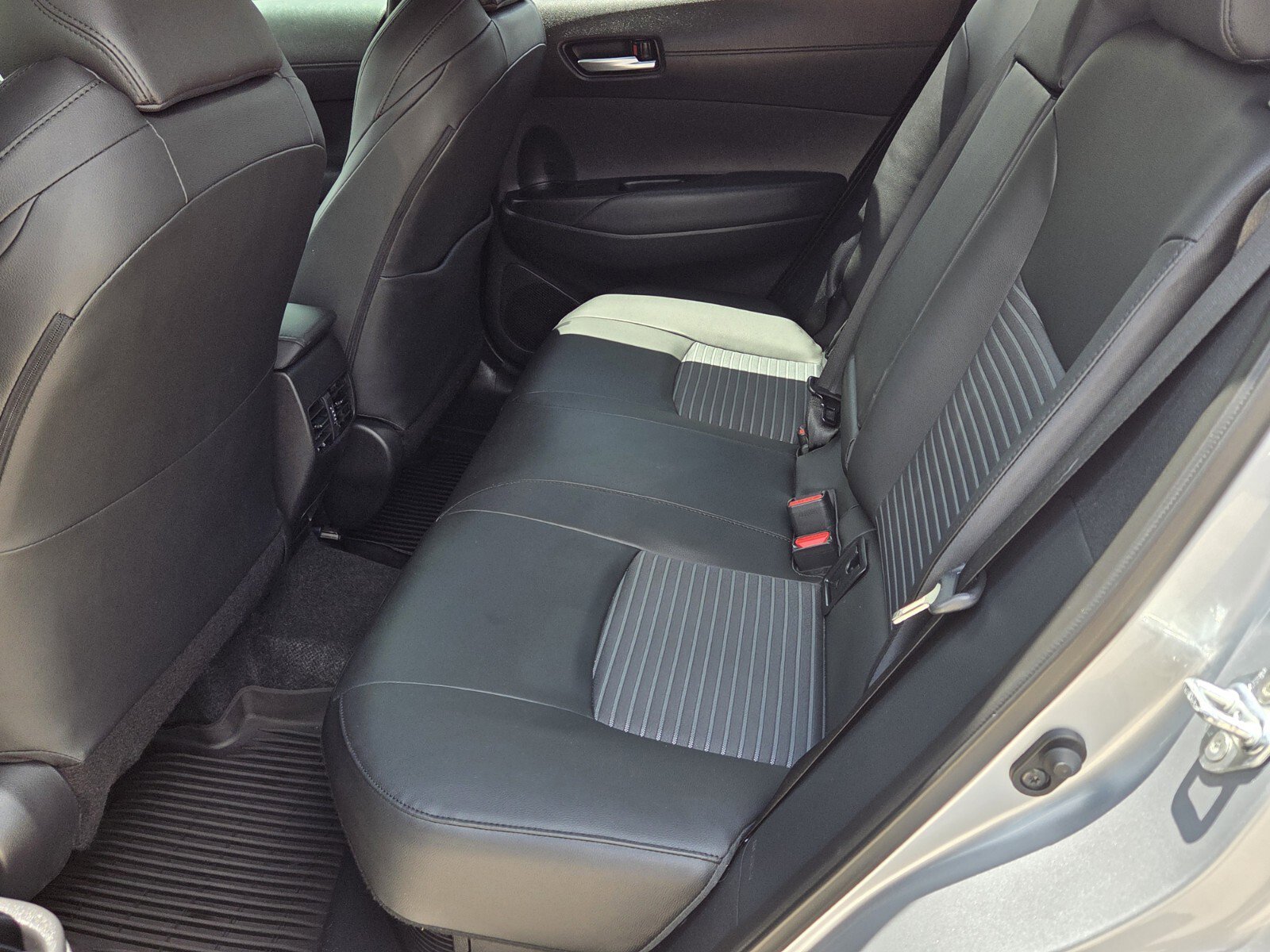 Used 2025 Toyota Corolla Cross AWD Hybrid w/ Convenience Package image 5