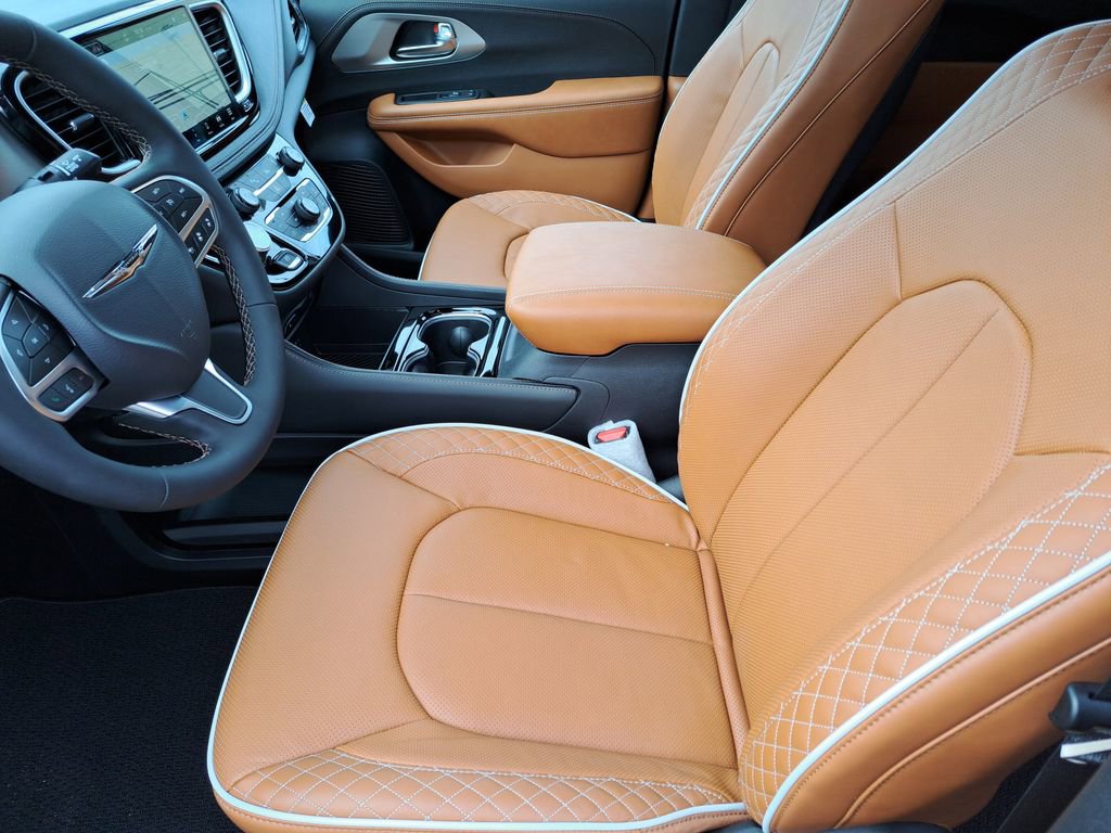 New 2026 Chrysler Pacifica Pinnacle w/ Trailer Tow Group image 17