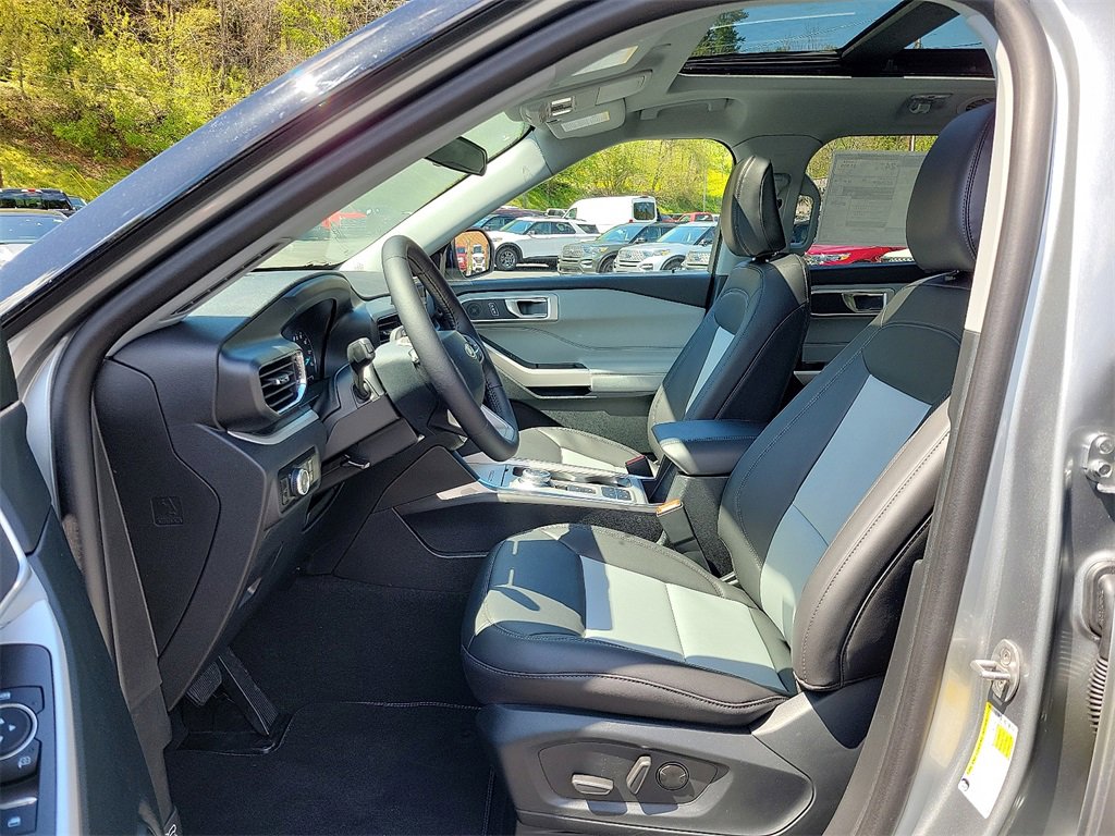 New 2024 Ford Explorer XLT w/ Equipment Group 202A image 6