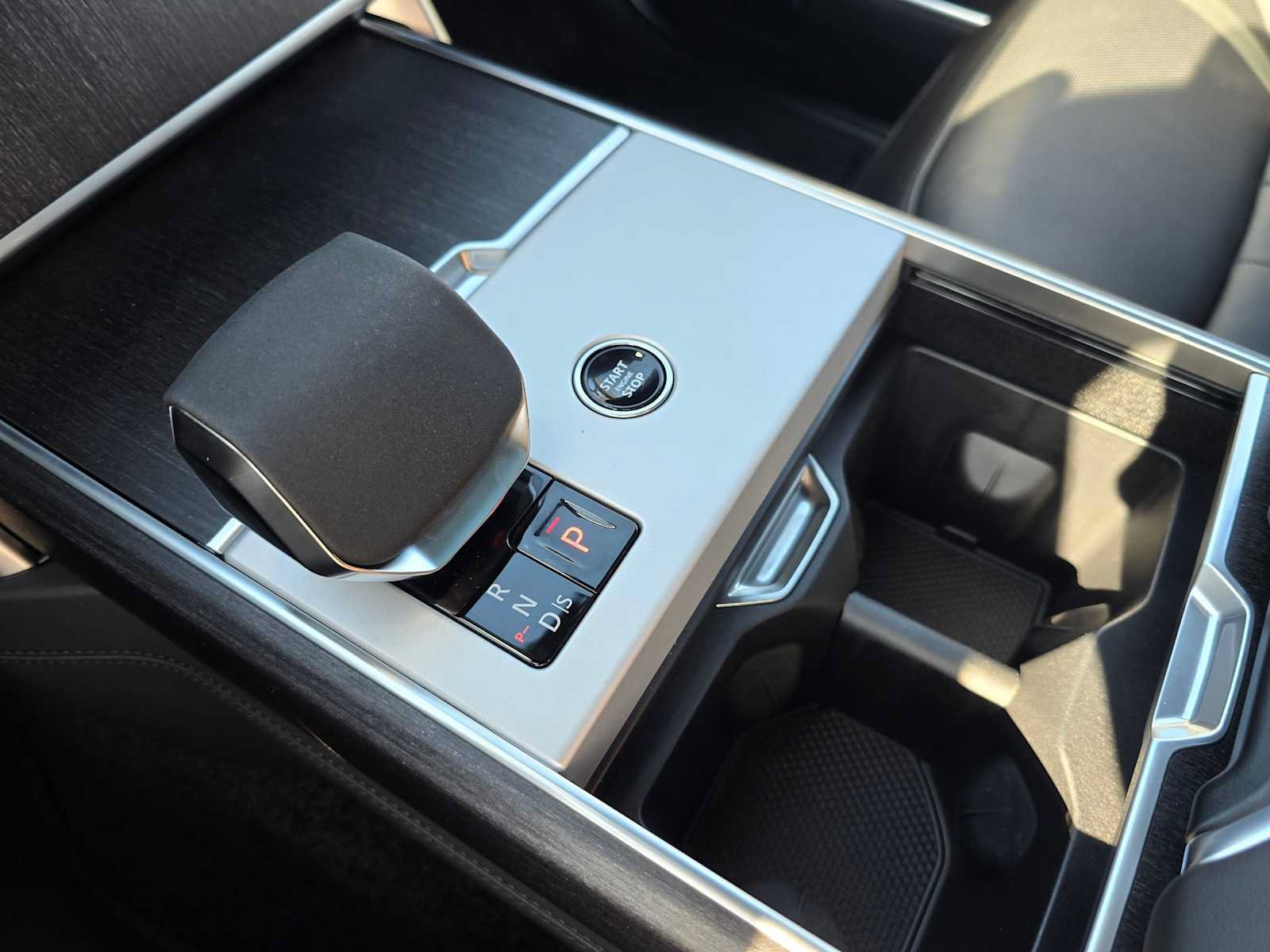 New 2025 Land Rover Range Rover SE AWD/4WD image 30