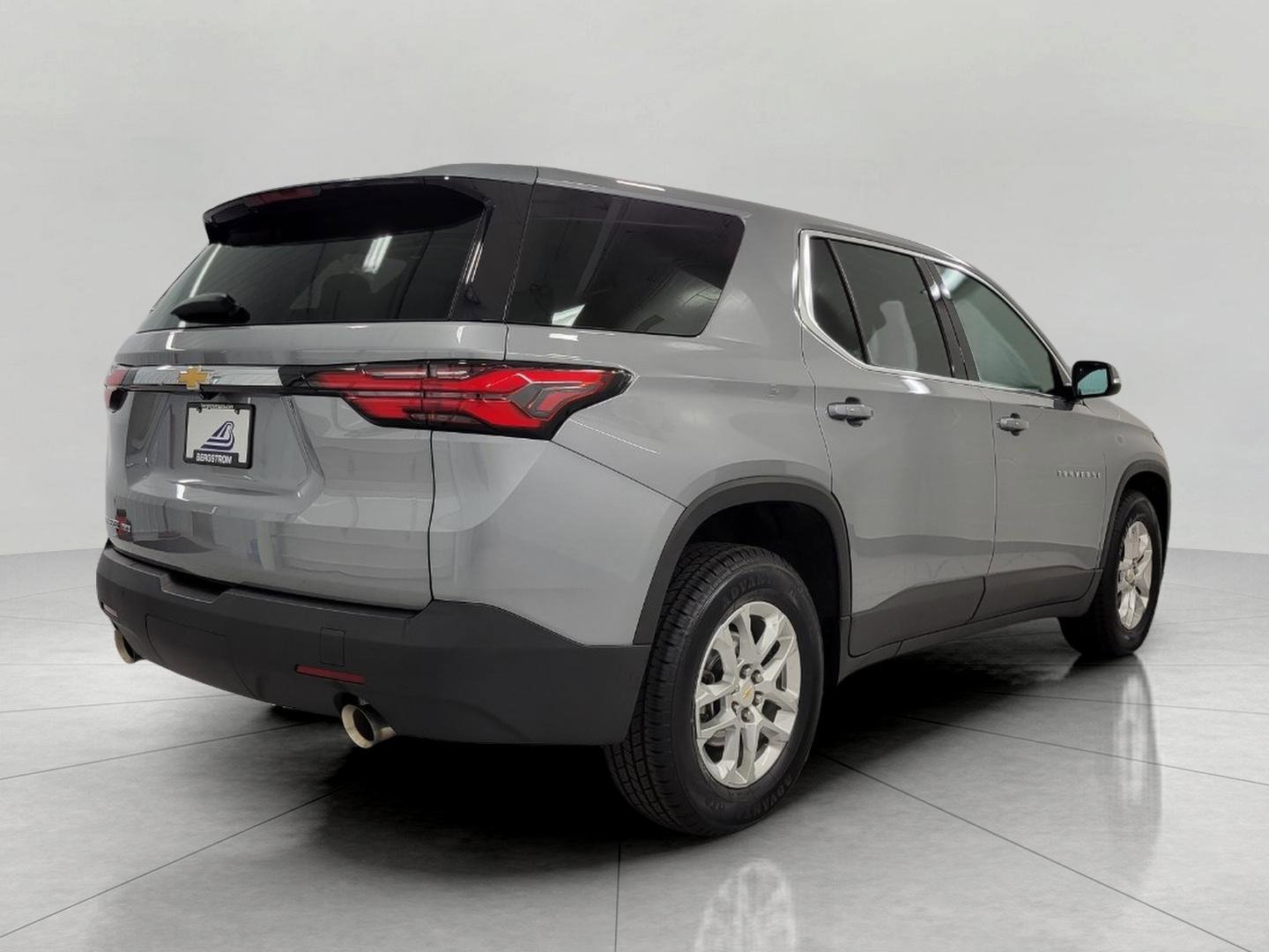 Used 2023 Chevrolet Traverse LS w/ Safety Package AWD/4WD image 19
