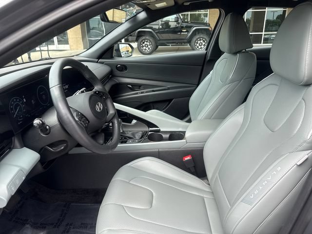 Used 2025 Hyundai Elantra Limited FWD image 8