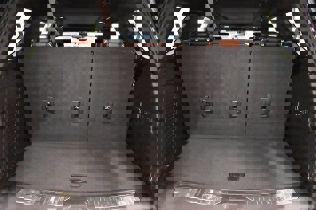 Used 2023 GMC Yukon Denali Ultimate image 18