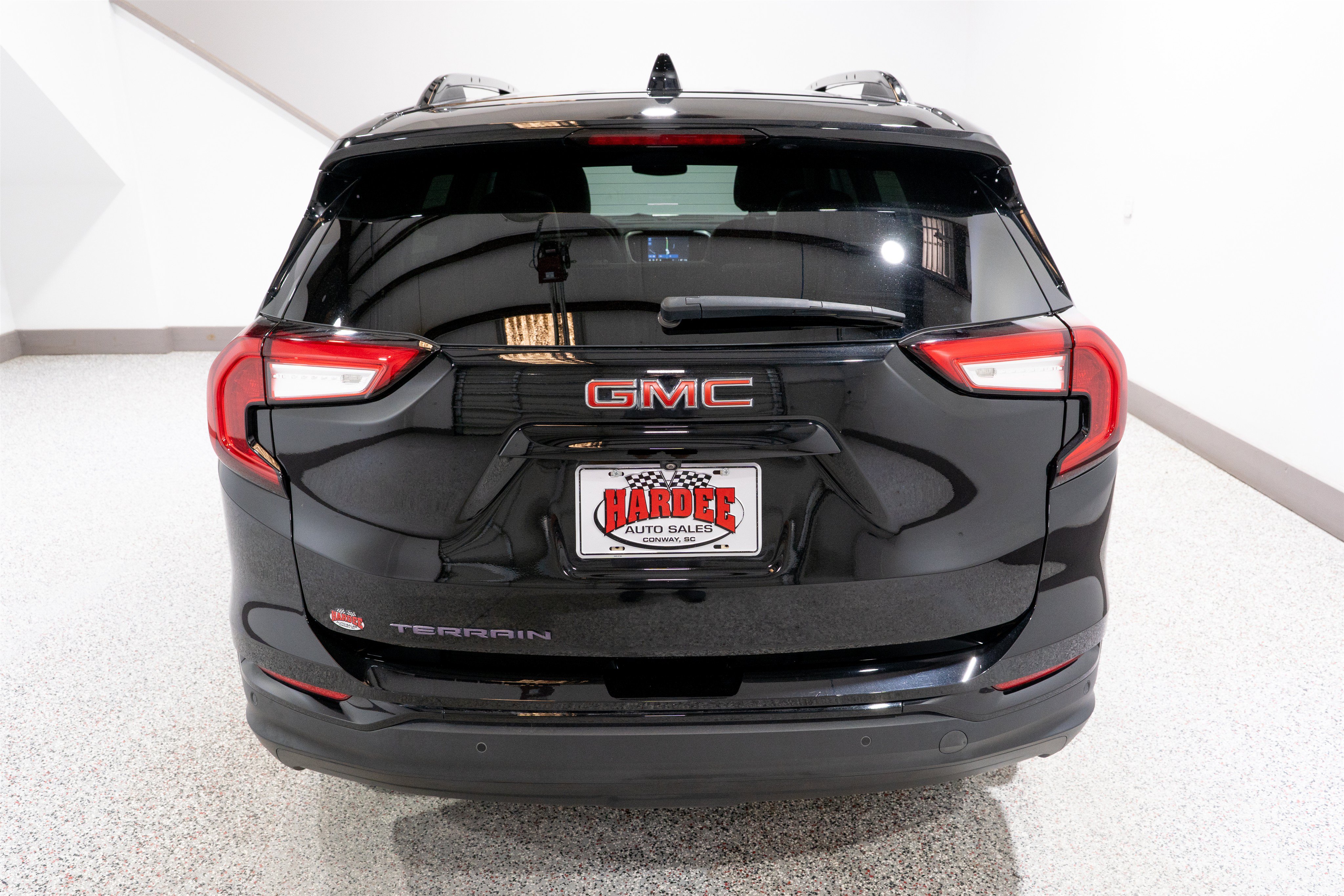 Used 2024 GMC Terrain SLT w/ Infotainment Package II FWD image 4