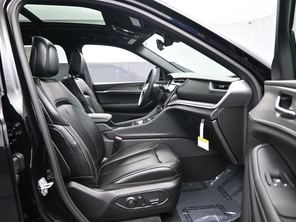 New 2025 Jeep Grand Cherokee L Limited image 28