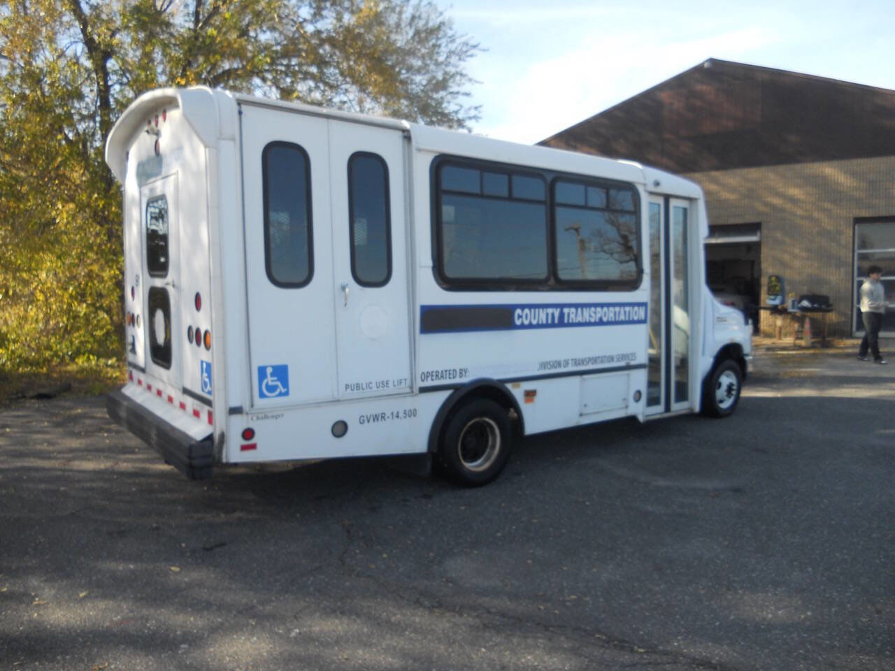Used 2013 Ford E-450 and Econoline 450 Super Duty w/ Shuttle Bus Prep Pkg image 9