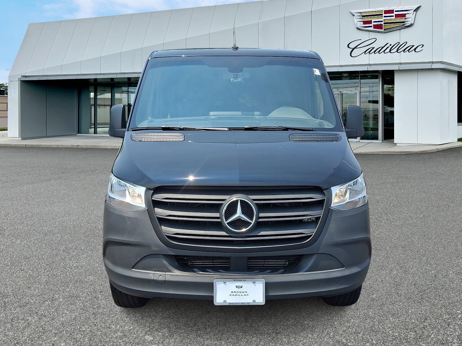 Used 2022 Mercedes-Benz Sprinter 2500 image 2