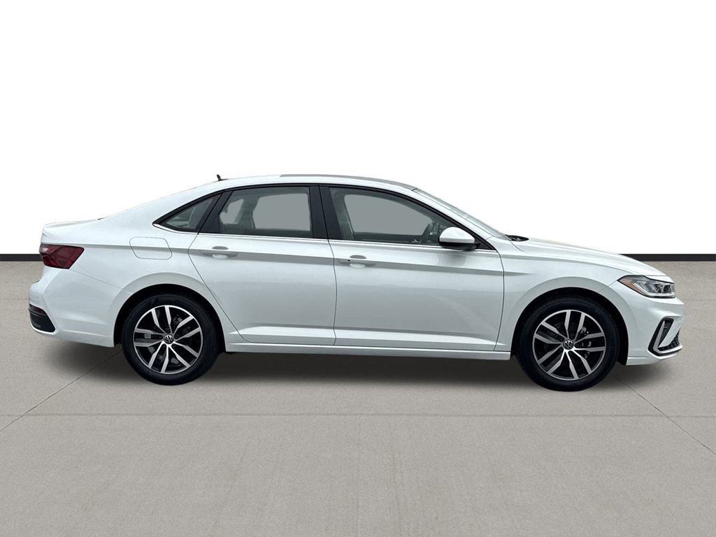 New 2026 Volkswagen Jetta SE FWD image 4