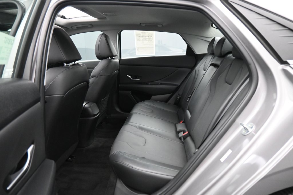 Used 2022 Hyundai Elantra Limited FWD image 18