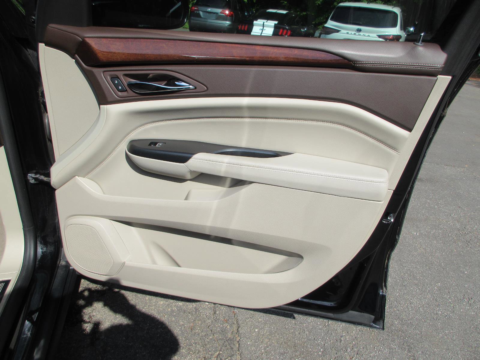 Used 2016 Cadillac SRX Luxury w/ Driver Awareness Package FWD image 14