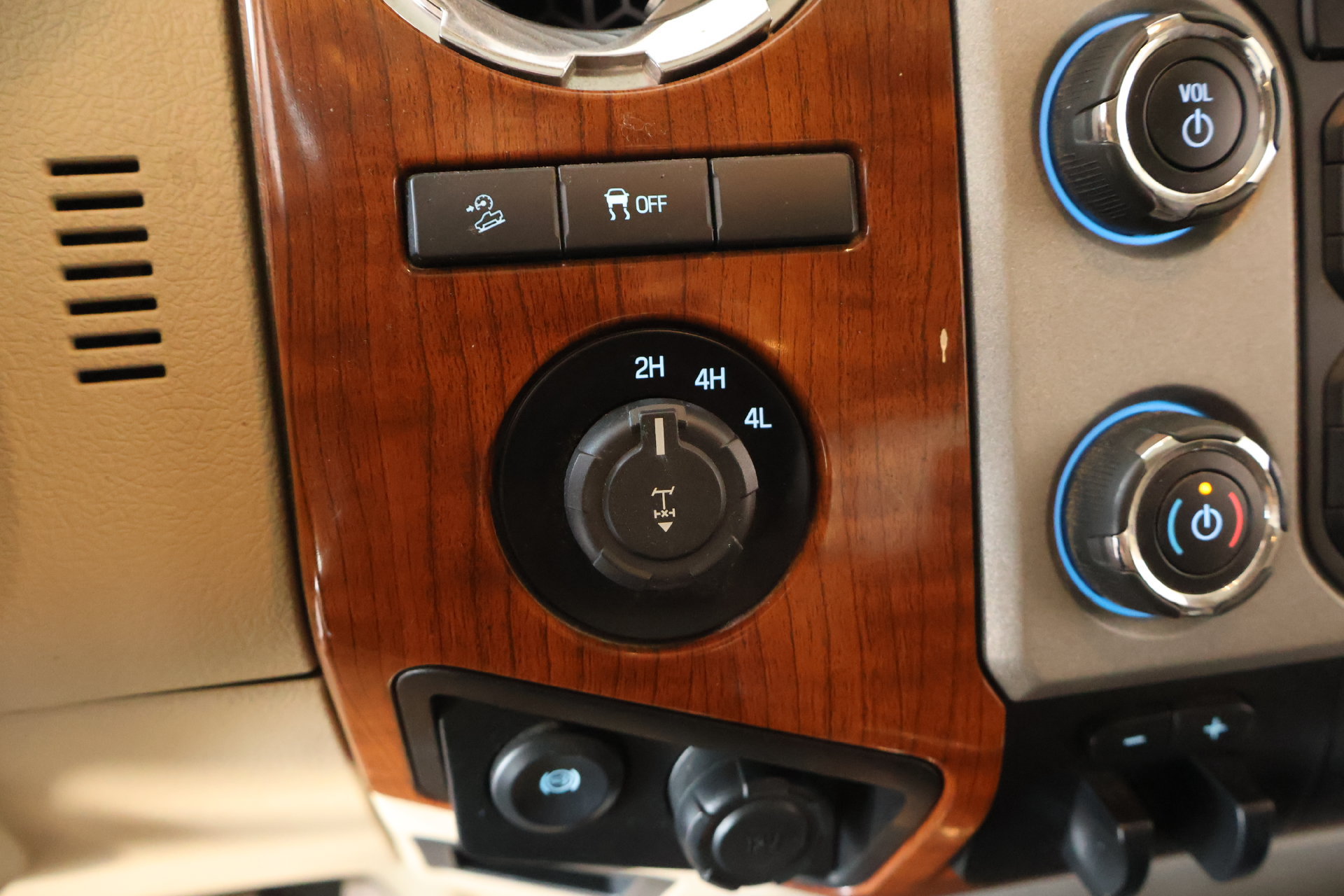 Used 2015 Ford F250 King Ranch w/ FX4 Off-Road Package AWD/4WD image 9