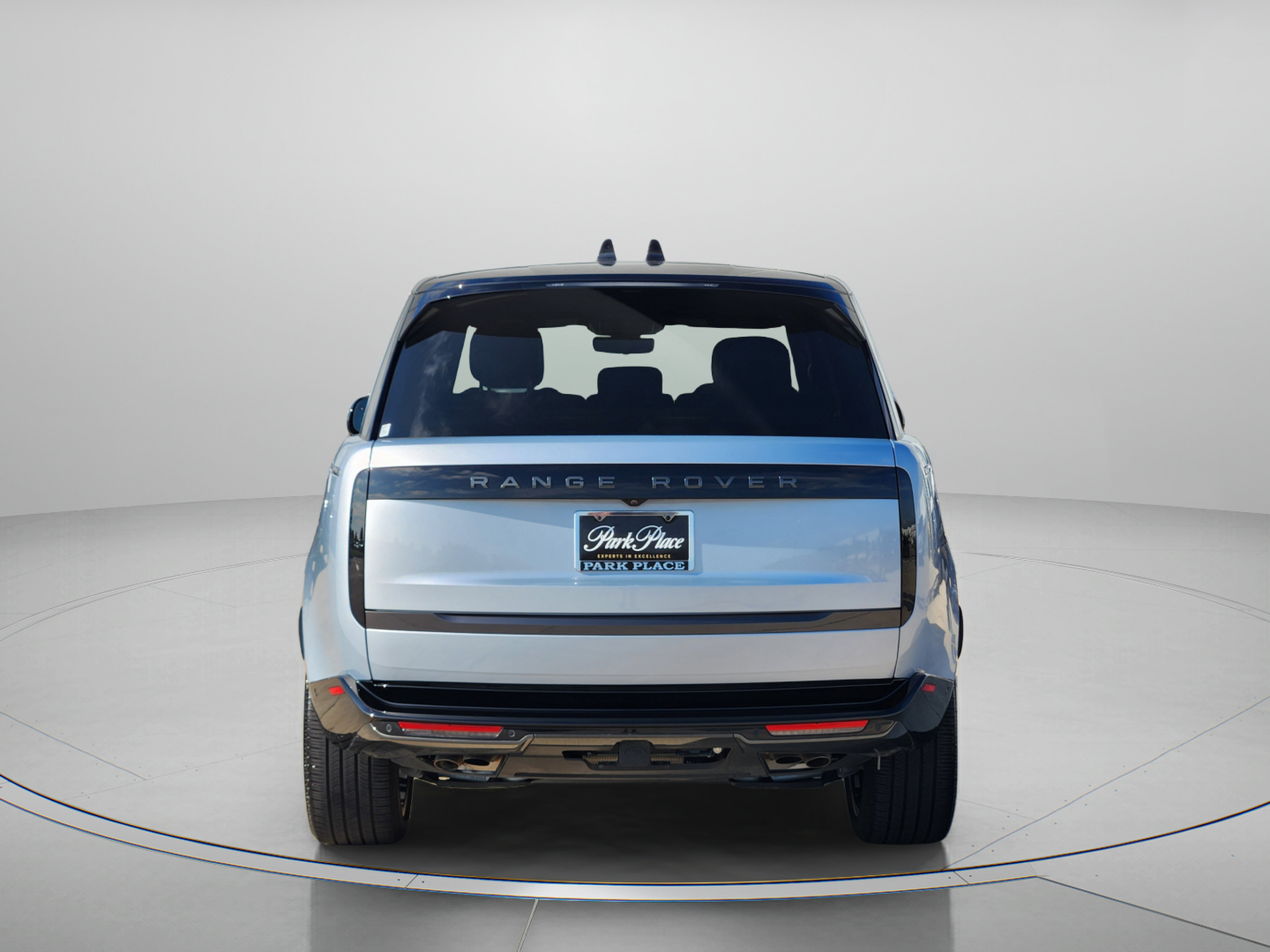 Used 2025 Land Rover Range Rover SE AWD/4WD image 4