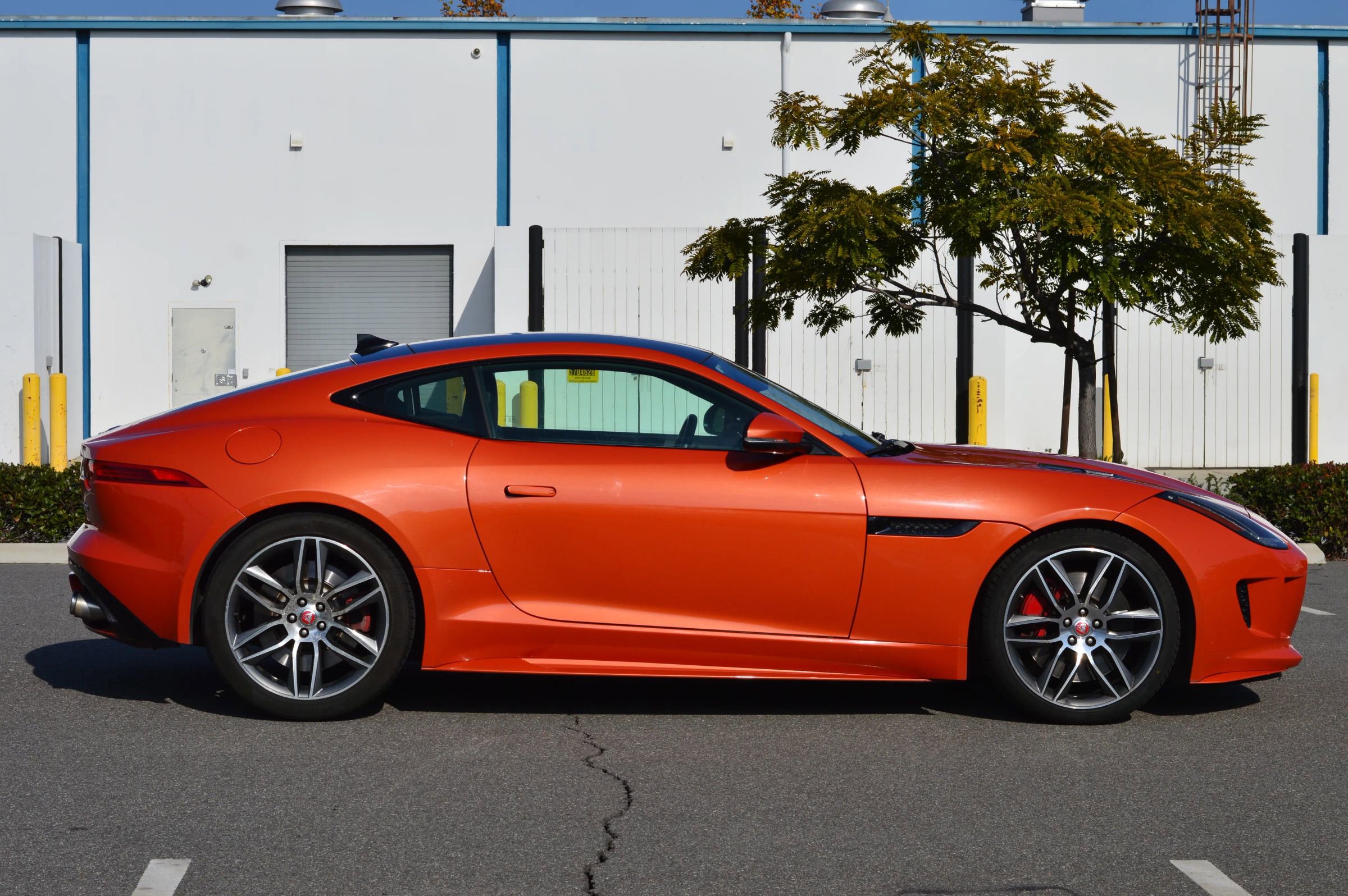 Used 2016 Jaguar F-TYPE R image 8