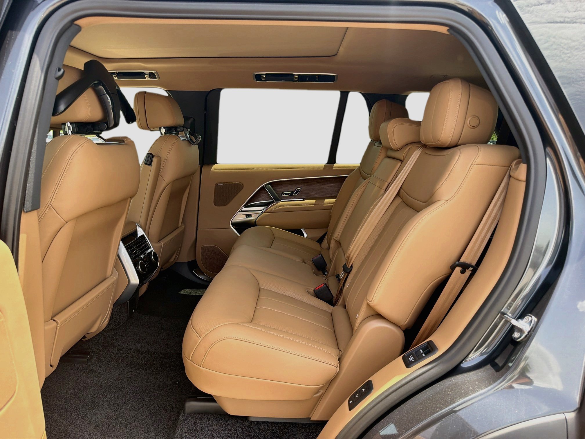 New 2026 Land Rover Range Rover Long Wheelbase SE AWD/4WD image 22